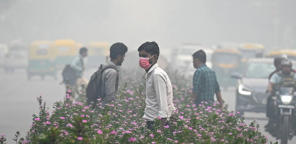 Children wearing masks in Delhi to protect against toxic air pollution, with parents worried about respiratory health.