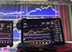 Stock market screen showing falling tech stocks and rising futures indicators