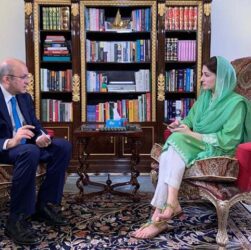 Portrait of Noreen Niazi speaking out, symbolizing her public accusation against Nawaz Sharif and claim that her interview was doctored using AI.