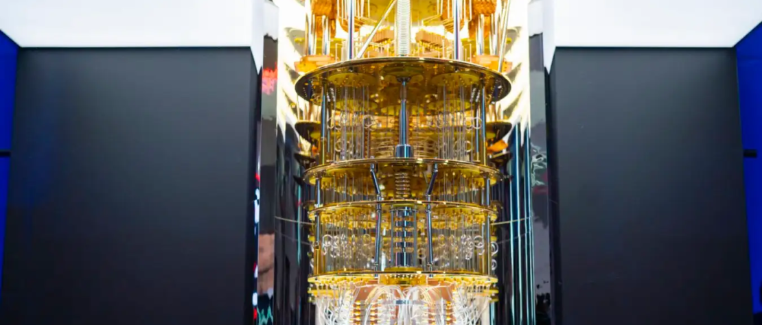 Quantum computer with superconducting qubits being tested in a laboratory, illustrating cutting-edge research in fault-tolerant computing.